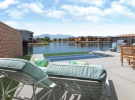 *NEW* Casa Breeza - Luxury Lakefront Home!，位于印地欧的酒店