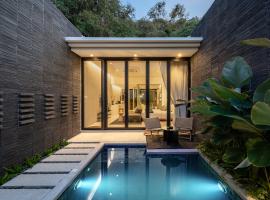 Rhy.a Private Pool Villa，位于格兰岛的豪华型酒店