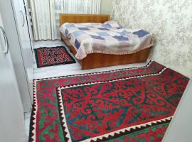 Azis Guest House, Hostel，位于Kyzylemgek的酒店
