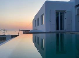 Mykonian Luxury Villa Azure w Sea View and Pool，位于圣斯特凡诺斯的酒店