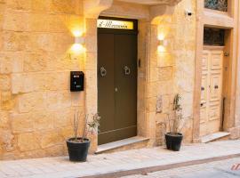 A unique 400-year-old, modern Maltese home，位于比尔古的酒店