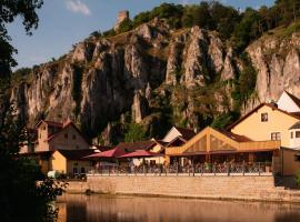 Bierhotel - Hotel & Brauereigasthof Schneider，位于埃兴的酒店