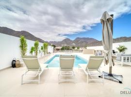 Beautiful 3BR Villa with Assistant Room Al Dana Island, Fujairah by Deluxe Holiday Homes，位于富查伊拉的酒店