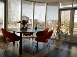 Lovely house on the water near Amsterdam