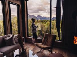 Luxury Nordic Retreat with Authentic Norwegian Experiences!，位于斯特兰达的酒店
