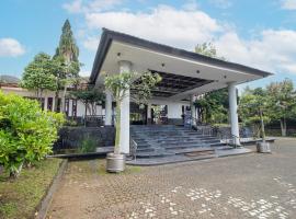 Grand Nirwana Resort Lembang，位于Tangkubanperahu的酒店