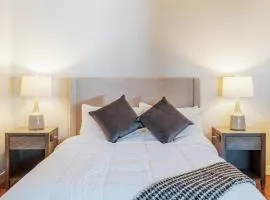 Landing Modern Apartment with Amazing Amenities (ID6920X50)