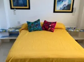 Amarilla (Amar y ya)