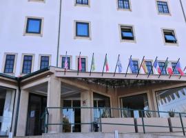 HOTEL SANTHYAGO TROFA，位于特罗法的酒店