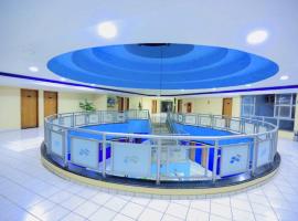 SERRA AZUL PLAZA HOTEL，位于巴拉-杜加萨斯的酒店