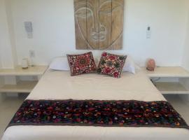 Buda Blanca 5 min caminando a la playa，位于Cuatunalco的酒店