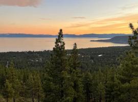 Tahoe Lake View Hill Top Retreat，位于斜坡村的酒店