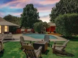 Luxury Escape Home with pool spa game room