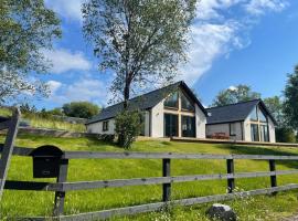 Camden House luxury home near Ben Nevis Scotland Highlands，位于威廉堡的酒店