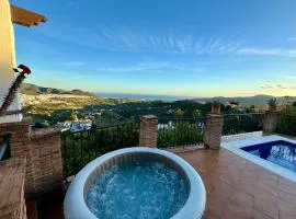 Villa en Frigiliana con piscina, jacuzzi y espectaculares vistas
