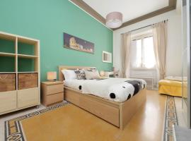 CASA GIULIANA - 3BR 2BATH, 2nd floor of historic mansion with lift and doorman, comfortable, chic, family friendly, 600 meters from Vatican & Ottaviano metro, quietest area of P R A T I wealthy, secure, accessible district - Warm guest care in 4 languages