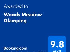 Woods Meadow Glamping，位于西莫林的豪华帐篷营地