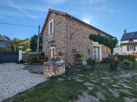 Maison de charme en pierre avec terrasse privative, grand terrain, jeux pour enfants, proche activités nautiques - FR-1-591-172，位于Pérassay的酒店