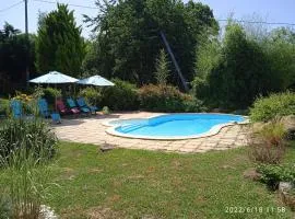 Fermette au calme avec piscine, jardin et étang de pêche - FR-1-591-333