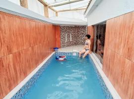 Casa amplia, luminosa, equipada con mini piscina，位于帕卡斯马约的酒店