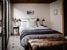The Loft at SoHo: Architecture & Views