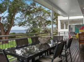 Beachfront- The Art Cottage- Pet Friendly