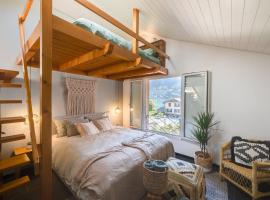 Bijou du Lac - mit Pool und Privatstrand，位于Därligen的酒店