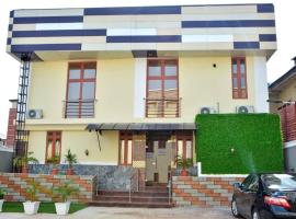 MCLORRETS SUITES