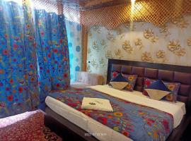 Hotel Kashmir Heaven，位于斯利那加的酒店