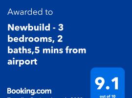 Newbuild - 3 bedrooms, 2 baths,5 mins from airport，位于爱丁堡的乡村别墅