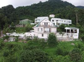 Mount Villa Kvariati，位于卡瓦拉提的住宿加早餐旅馆
