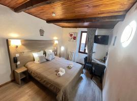 Hôtel Du Cheval Blanc Barcelonnette，位于巴斯洛内特的酒店