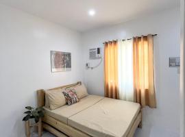 Sunnydale Apartelle -Room Accommodation near Calatagan Beach Resorts，位于八打雁的酒店