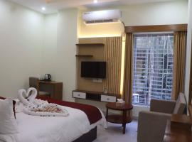 Grand Castle Hotel & Restaurant，位于Comilla的酒店