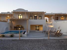 Lovely Santorini Villa - 2 Bedroom Villa - Private Jacuzzi and Charismatic Interior - Vothonas，位于Agia Paraskevi的酒店