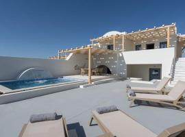 Beautiful Santorini Villa - 3 Bedroom Villa - Private Jacuzzi and Charismatic Interior - Vothonas，位于Agia Paraskevi的酒店