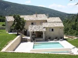very beautiful and charming 18th century estate in bonnieux, luberon area, in provence - 8 personnes