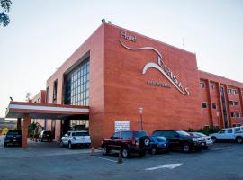 HOTEL BRISAS PARAGUANÁ，位于Punto Fijo的酒店