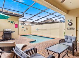 Townhome with Private Pool, BBQ & FREE Waterpark，位于基西米的酒店