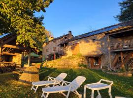 Magnifique gite 14 personnes en bord de lac，位于Devesset的酒店