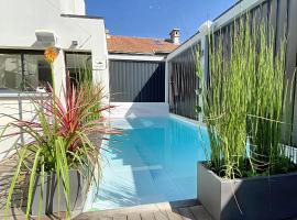 Large villa with pool in Châtillon - Welkeys，位于沙蒂永的酒店