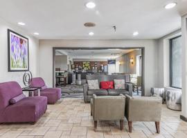 北小石城-麦凯恩购物中心拉金塔酒店，位于小石城的酒店