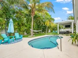 A Wave From It All - New Luxury Renovated Home Heated Pool Cabana Hammock Walk to Beach