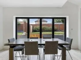Newly refurbished 3 bedroom property in north london