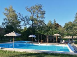 Lodge in Saint-Ciers-Sur-Bonnieure，位于Saint-Ciers-sur-Bonnieure的酒店