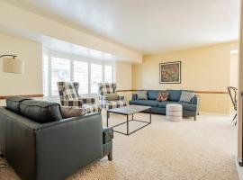 Spacious 6 BR Extended Stay，位于North Salt Lake的酒店