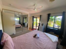 Master Ensuite and private balcony，位于White Rock的酒店