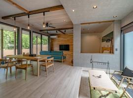 WAT RESORT 焚火とサウナBBQandリゾートヴィラ 高山，位于高山的酒店