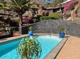 Castillo Lanzarote Villa 3 - Sleep in a Volcanic Cave，位于阿索马达的别墅