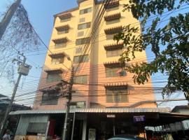 Suppamas Mansion ศุภมาส แมนชั่น，位于Bangkok Yai的酒店